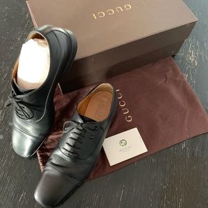 Men’s Gucci lace up dress shoes